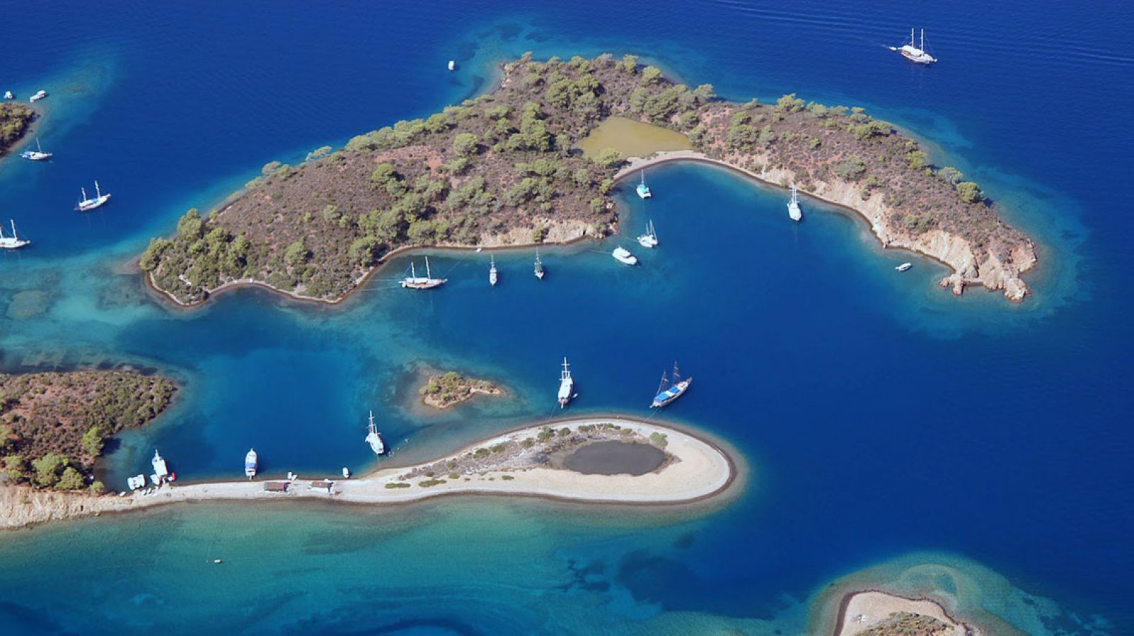 12 Islands boat trips 